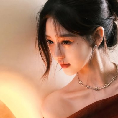 娇憨女郎